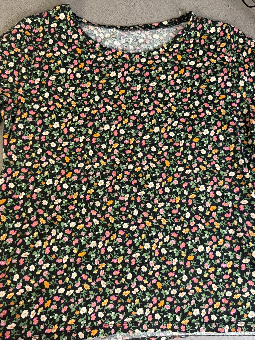 NWOT Ann Taylor Factory Floral Black Short Sleeve Top Size M Basic Cottagecore